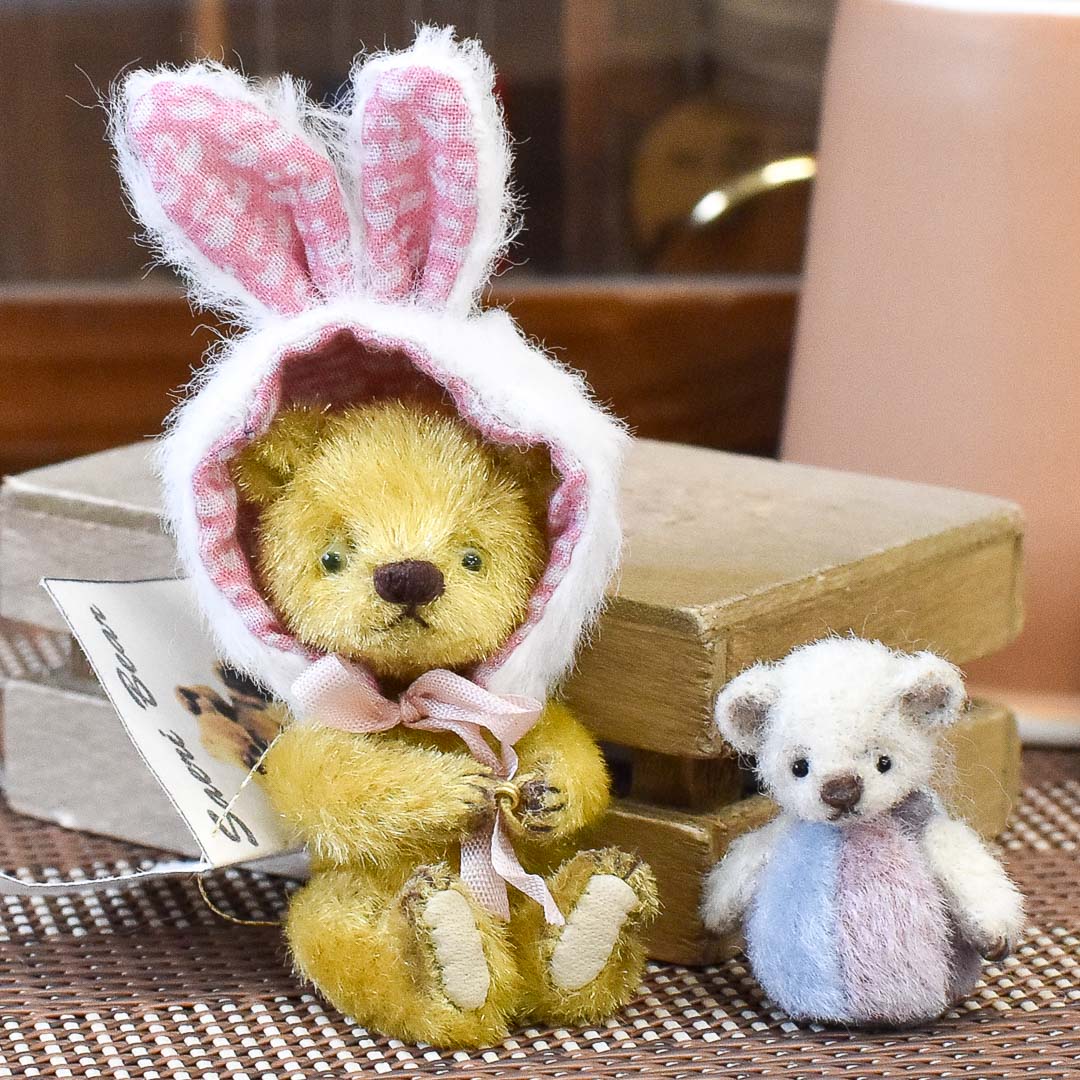 小町さえりさん作、ミニチュアテディベア 小町さえりさんのブランド ” Saeri Bear ” さんより ＊ 極小！！8cm